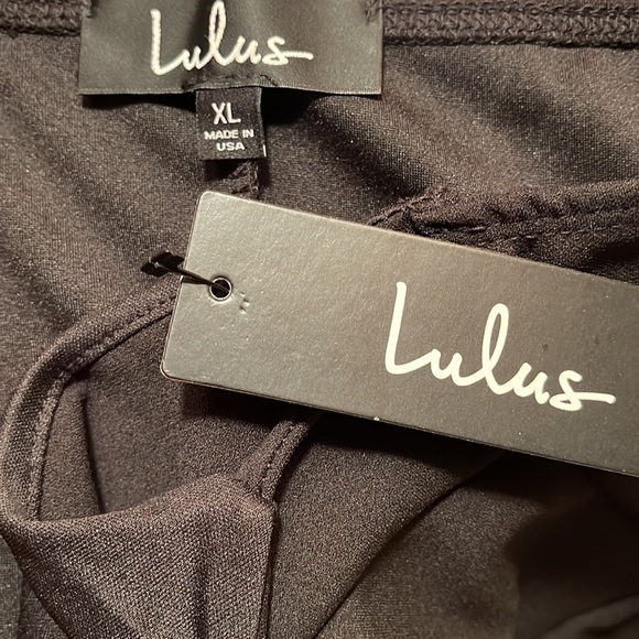 Gorgeous Peekaboo black dress - Picture 3 of 3